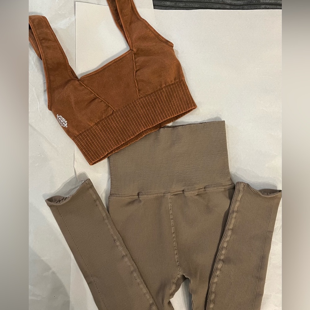 FREE PEOPLE MOVEMENT GOOD KARMA SPORTS BRA & HAPPINESS RUNS LEGGINGS